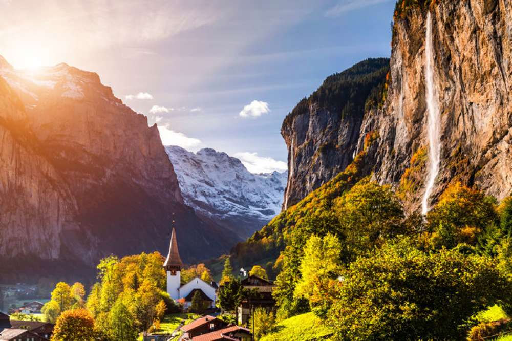 Sunrise-Staubbach-Falls-in-Lauterbrunnen-Switzerland